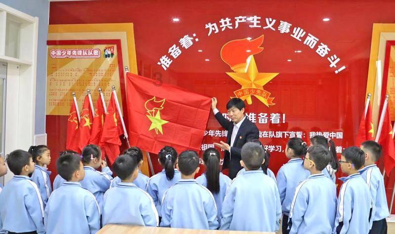 紧闭的闸门